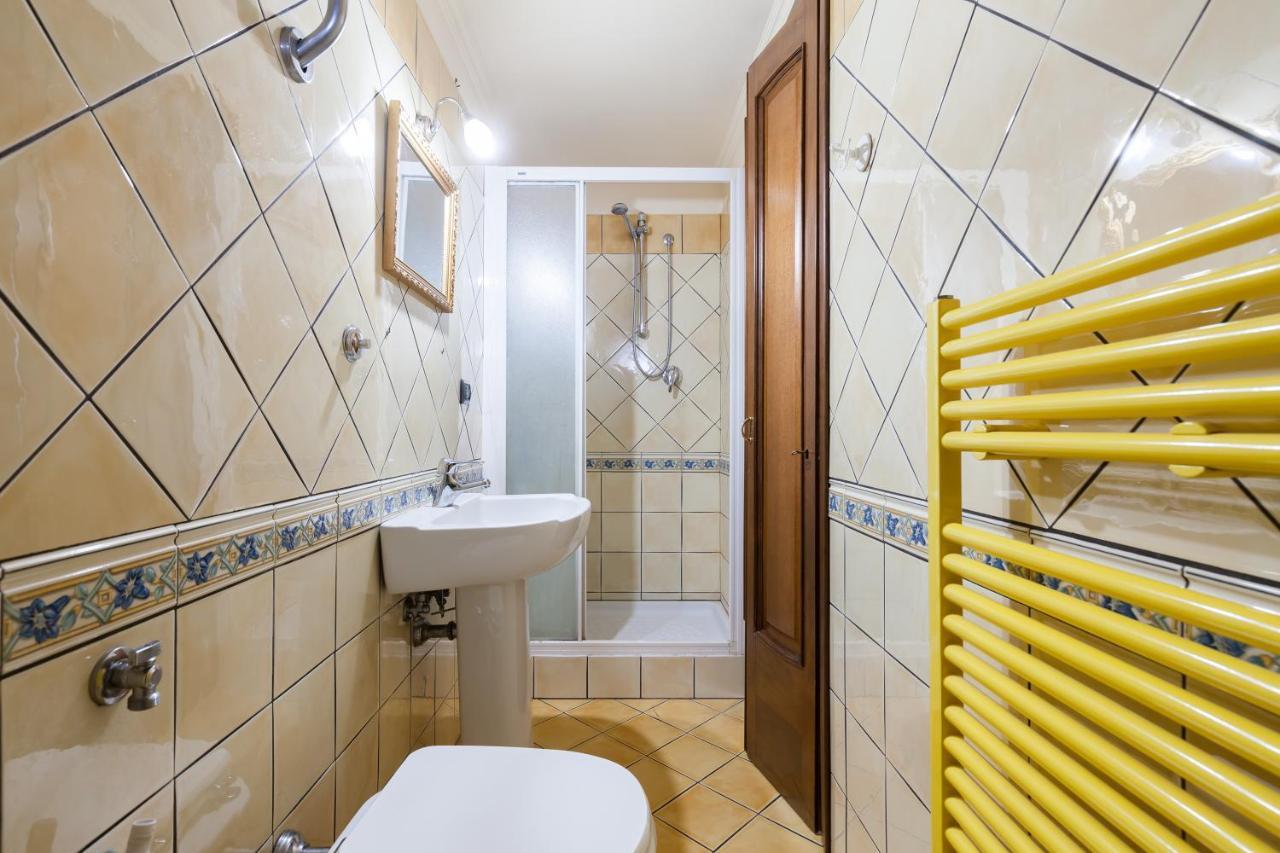 Casa Vacanze Giramondo Fiumicino Bagian luar foto