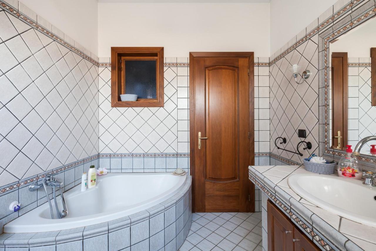 Casa Vacanze Giramondo Fiumicino Bagian luar foto