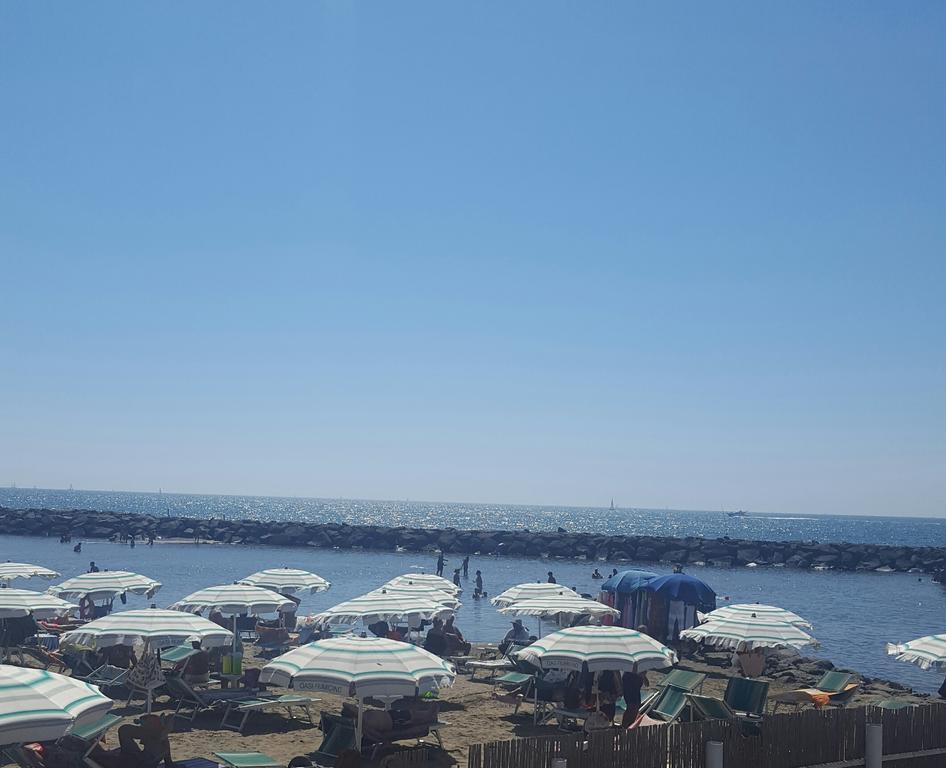 Casa Vacanze Giramondo Fiumicino Bagian luar foto